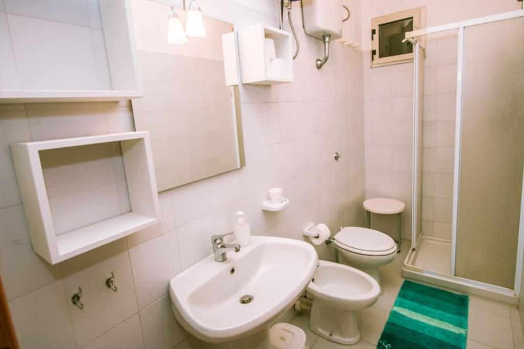 Blu Apartment, Alghero, Near Beaches Apartment *